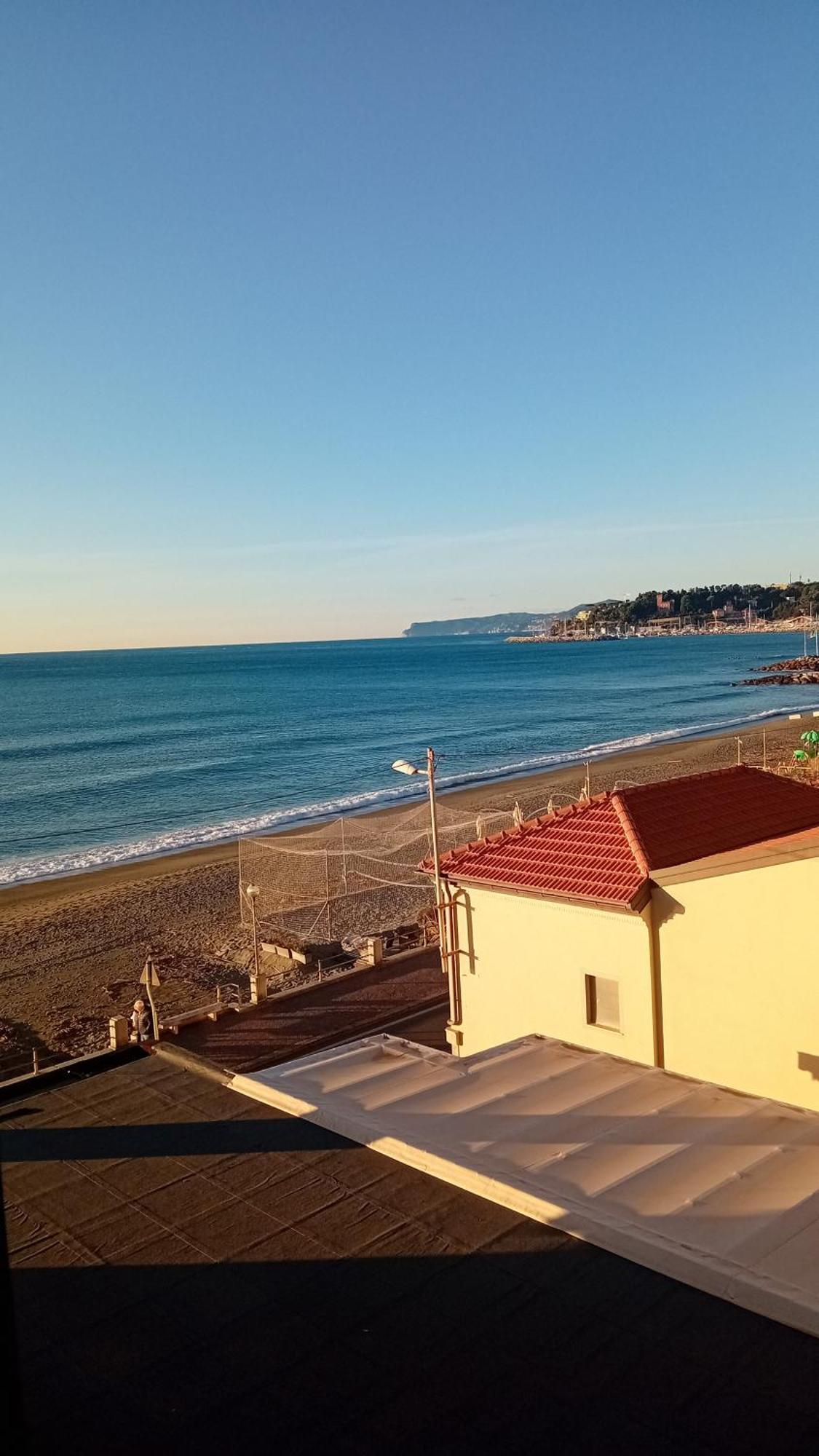 Casa Al Mare Pietro Apartment Varazze Bagian luar foto